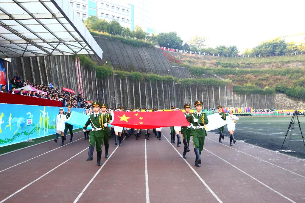 步伐整齐划一 迎接崭新未来