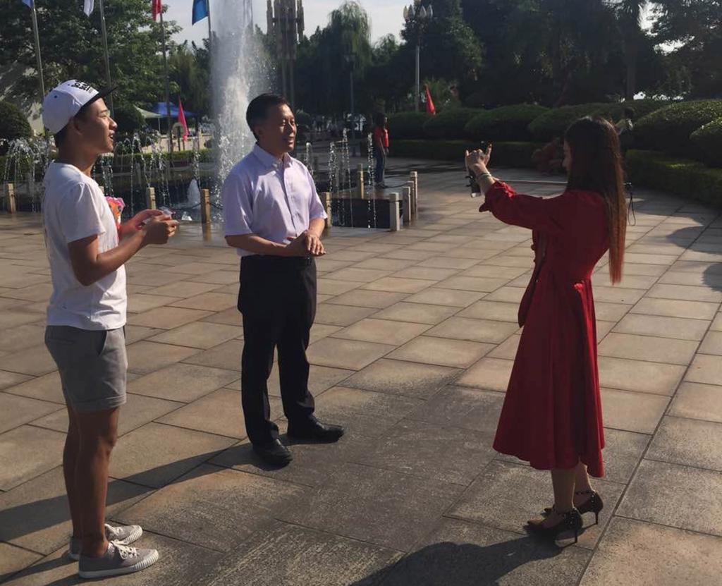 校长王曙光走进迎新直播间