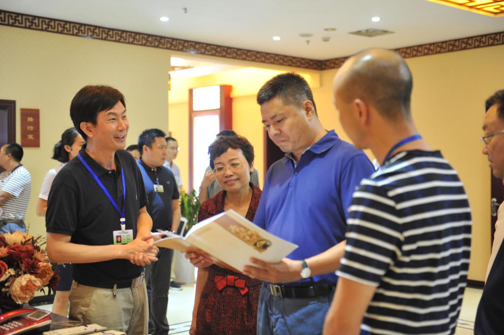 市委副书记虞平(右二)调研治未病中心