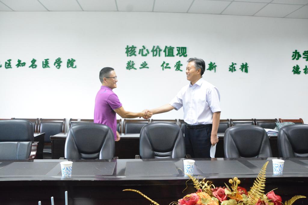 党委副书记、校长王曙光走访慰问医学院教师代表